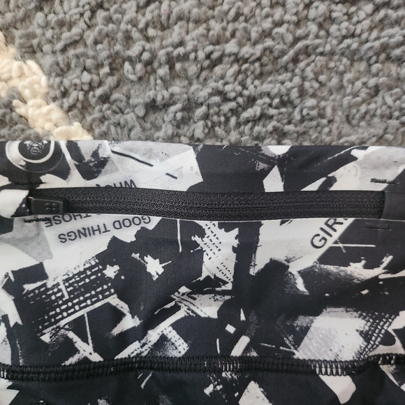Sweaty Betty Zero Gravity Black Carnaby Photo Print High Rise Legging Size Small - Picture 11 of 11